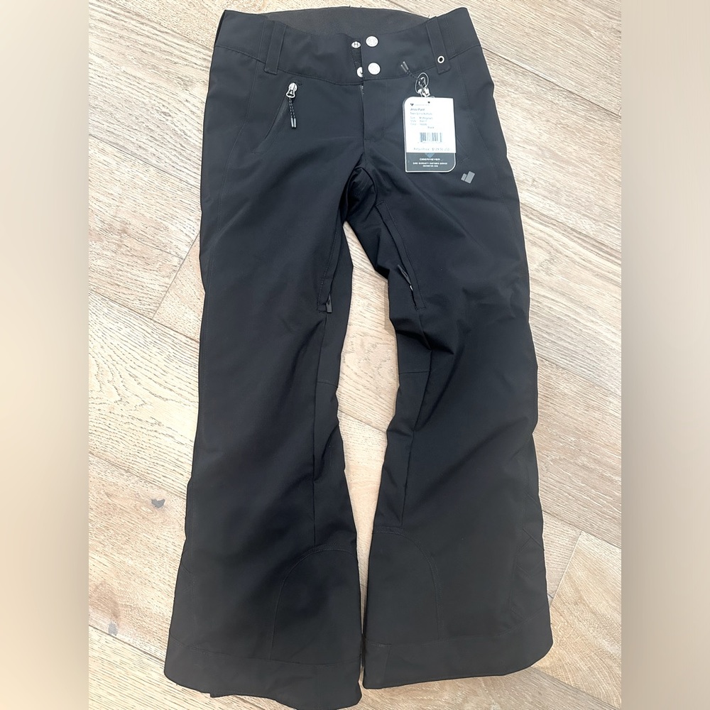Girls Obermeyer ski pants. Never worn.